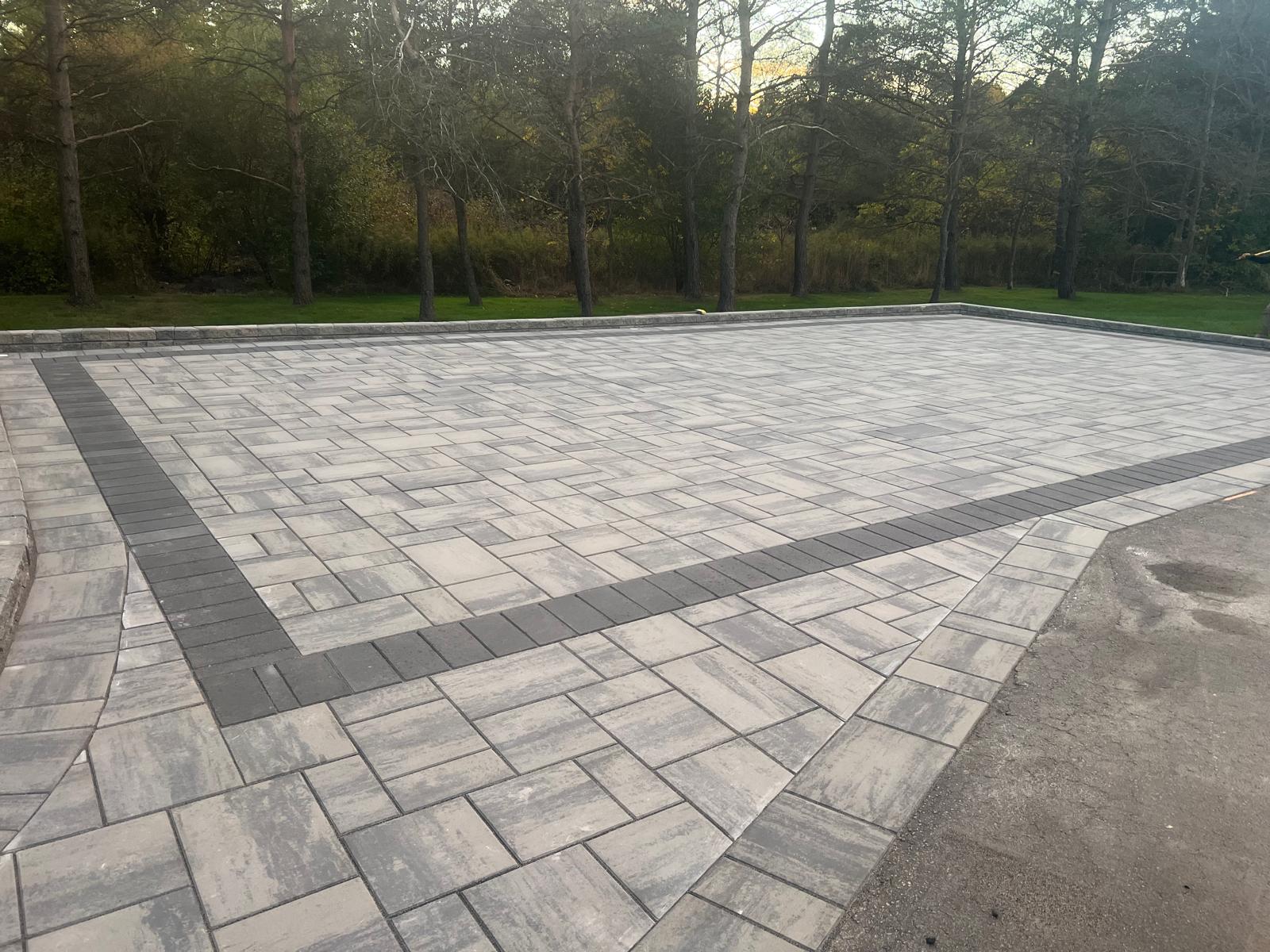 Patio made with Travista Carrara interlock